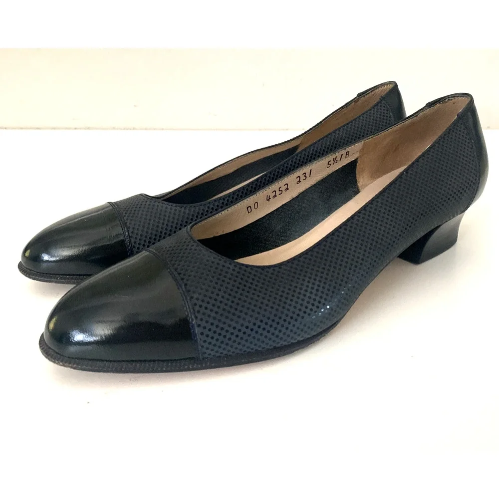 Salvatore Ferragamo Pump Black Textured Leather Almond Cap Toe Block Heel 5.5 B
